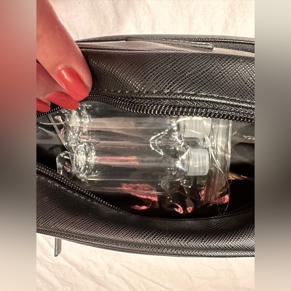🎉Perry Ellis Toiletries Travel Bag 2 Compartments Has TSA Approved Bottles NWT - Picture 5 of 7